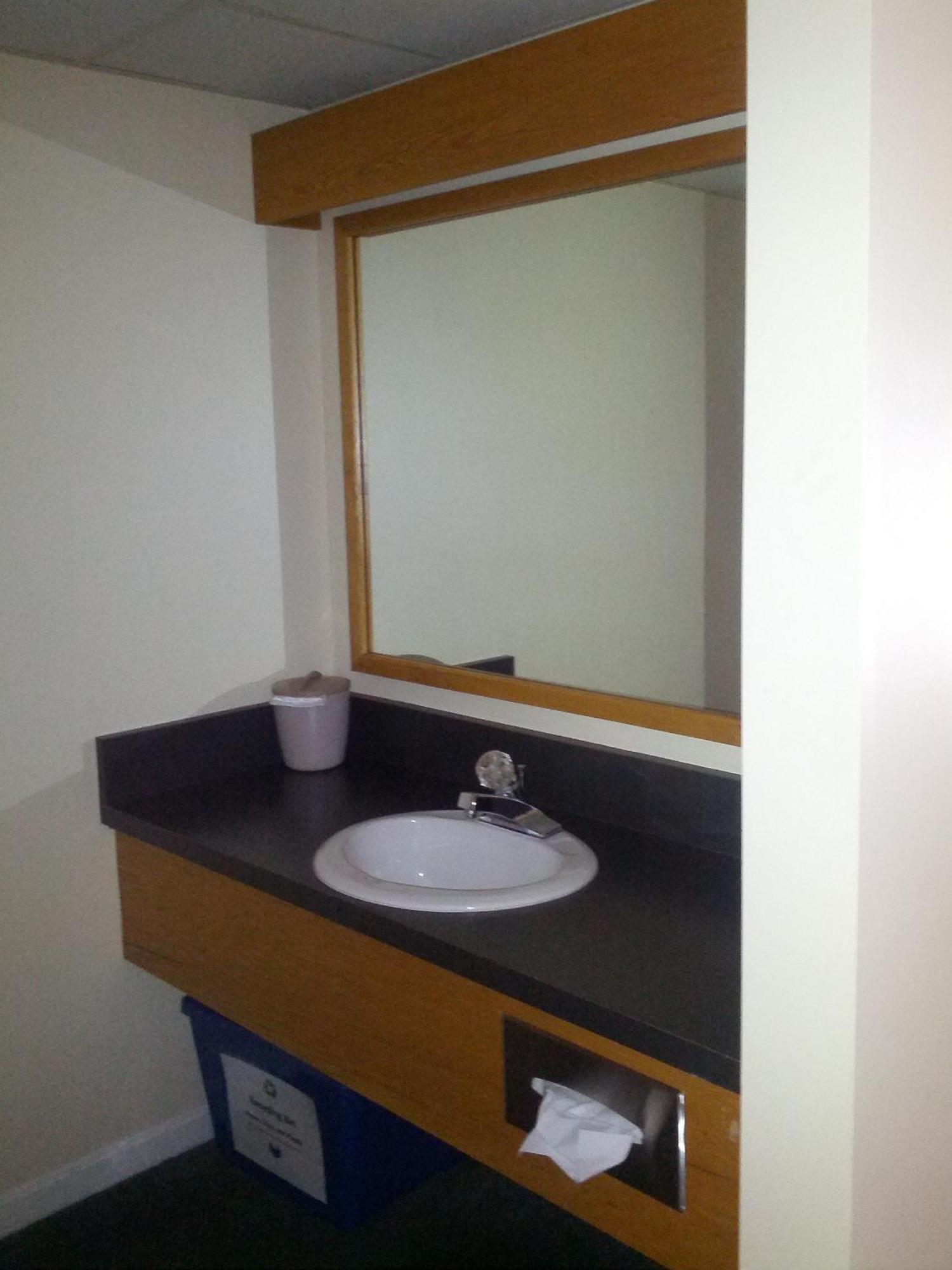 סנט ג'ונסבורי Fairbanks Inn מראה חיצוני תמונה