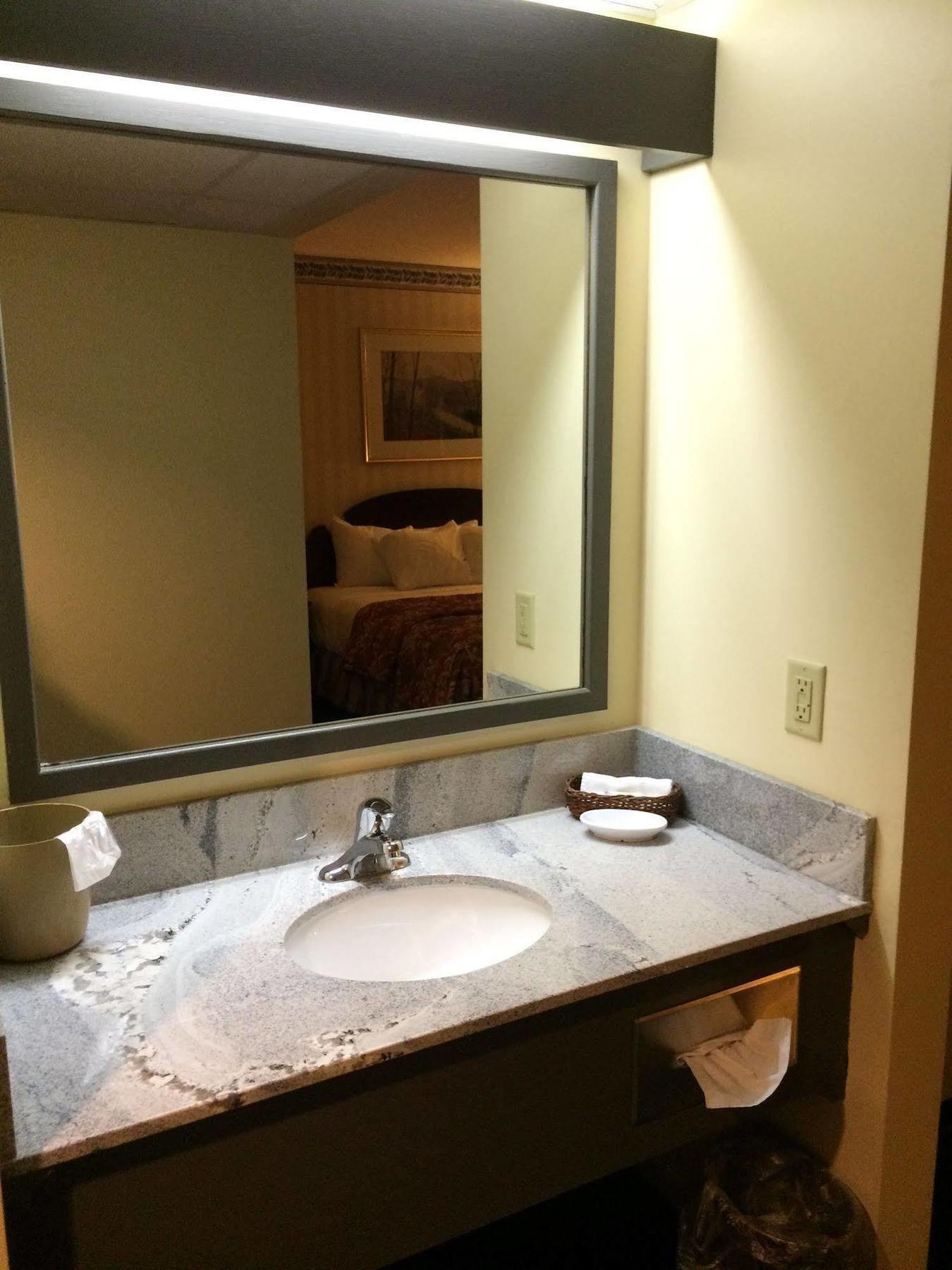 סנט ג'ונסבורי Fairbanks Inn מראה חיצוני תמונה